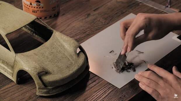Посмотрите, как этот художник создает модель Porsche Taycan с помощью 3D-ручки