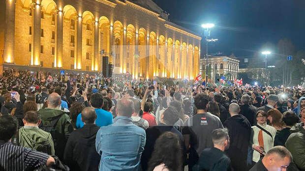 Протестующие в Тбилиси дали властям час на отзыв закона об иноагентах