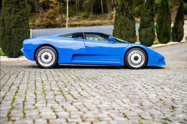 Редкий и легендарный Bugatti EB110 GT 1996 года