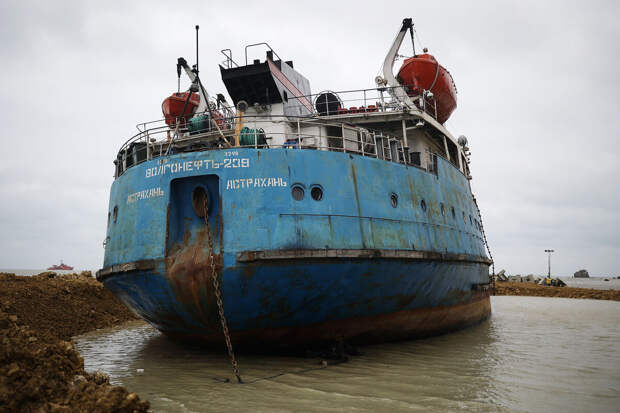 Оперштаб Кубани: минприроды требует 34 млрд рублей с владельцев танкеров