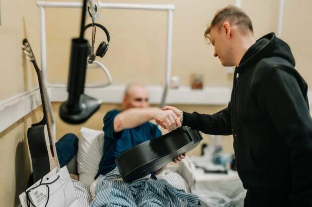 В московском госпитале прошла акция «Гитара для Победы»