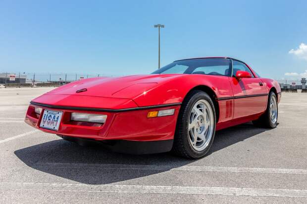 Chevrolet Corvette ZR-1 1990 года в идеальном состоянии