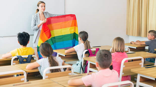 ПО ПРИКАЗУ ГОРОНО: ПЕРВОКЛАССНИКОВ УЧАТ, КАК ПРАВИЛЬНО БЫТЬ ИЗВРАЩЕНЦЕМ