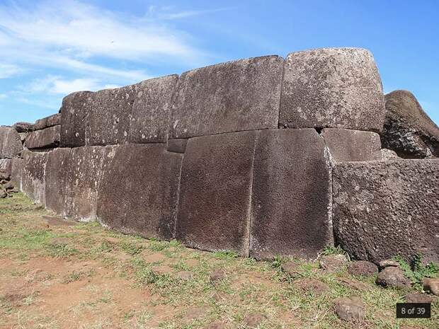 Аху Винапу. Остров Пасхи. Фото взято с сайта: https://lah.ru/exped/vinapu/