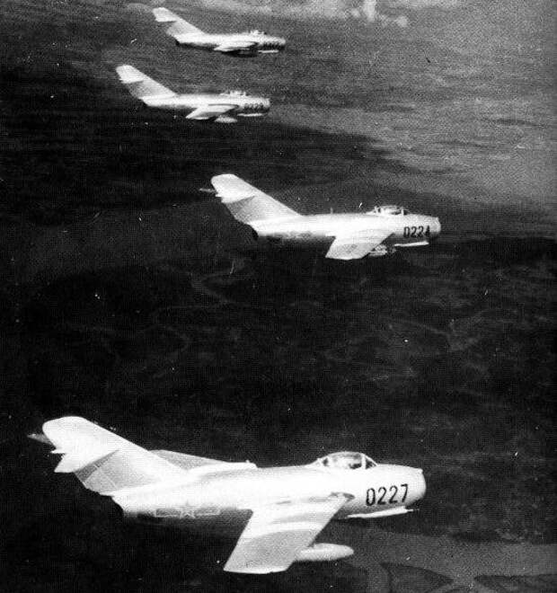 12 апреля 1951 черный четверг. Миг-15 в корейской войне. Самолёт миг-15 в Корее.