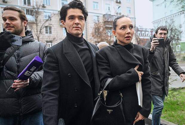 Жених заболевшей раком Лерчек ответил не верящим в ее диагноз