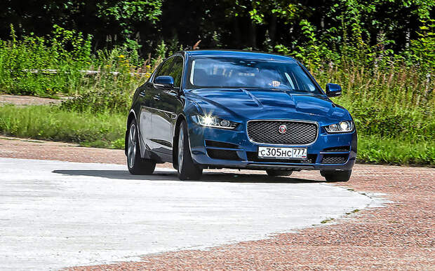 Jaguar XE