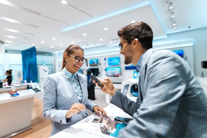 Woman browsing in electronics store.