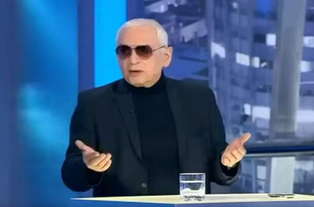 Вы знали, что чаще всего фразу "География это судьба" повторяют артисты "Квартала-95", в одночасье оказавшиеся в начальственных кабинетах - в зеленом, карго и Brioni?-15