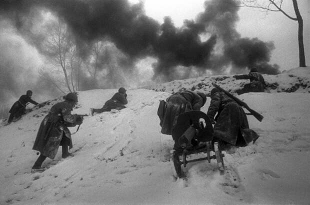 18 Бои за Москву. Атака пехоты. 6 декабря 1941 г.jpg 18 Бои за Москву. Атака пехоты. 6 декабря 1941 г.jpg