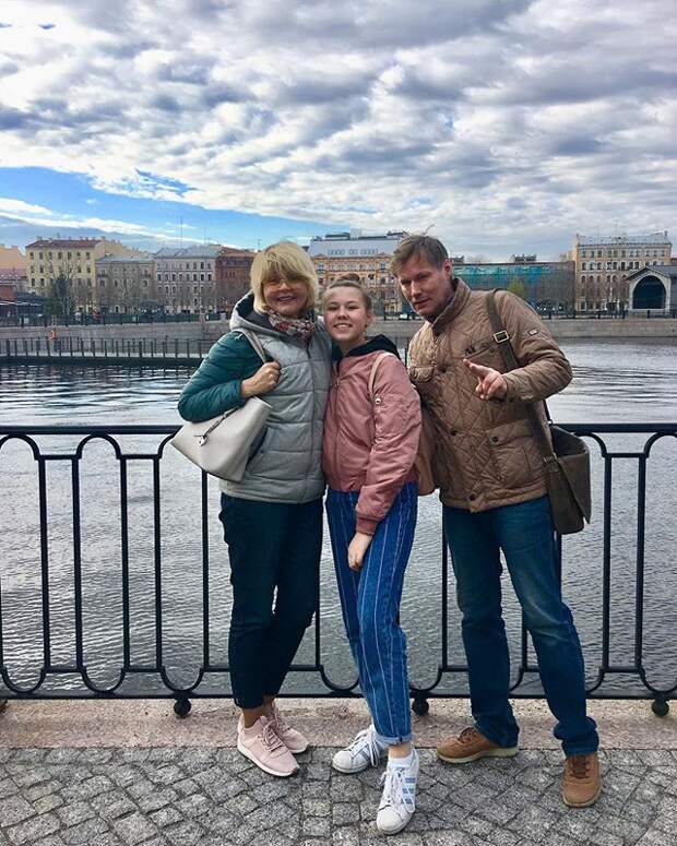 Юлия Меньшова с семьей отдохнула в Санкт-Петербурге