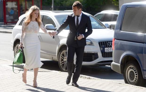 Милана Тюльпанова и Александр Кержаков. Фото: соцсети Милана Тюльпанова и Александр Кержаков. Фото: соцсети