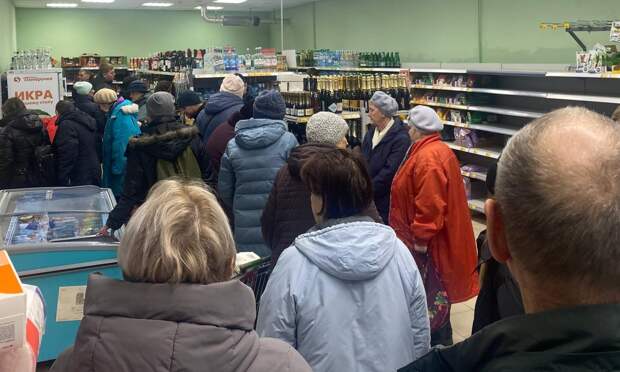 Жители Архангельска штурмуют «Пятерочку» перед закрытием на ремонт