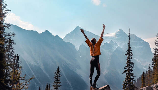 РБК: Разделились мнения российских туристов о помощи в ОАЭ после отмены рейсов