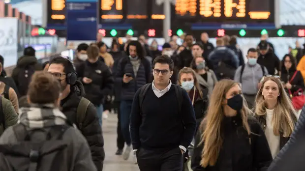 Иммунолог Жемчугов заявил, что омикрон-штамм превратил коронавирус в сезонный ОРВИ