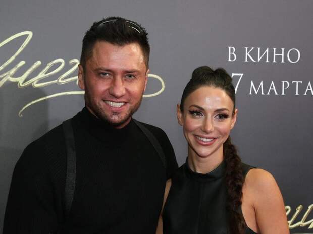 «Уже учим алфавит»: Павел Прилучный и Зепюр Брутян хвастаются успехами сына