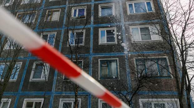 Обрушившийся с крыши снег засыпал ребенка в ЯНАО