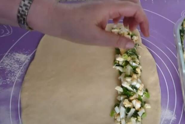 Пирожки с яйцом и зелёным луком в духовке. Рецепт для новичков: без лепки