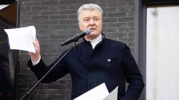 Порошенко назвал запрет выезда с Украины политически мотивированным преследованием