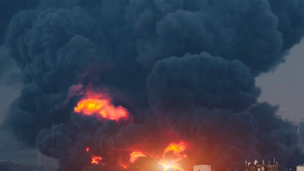 Столбы черного дыма над Змеиным: Опубликованы кадры уничтожения базы спецназа ВСУ