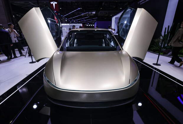 Маск объявил о запуске производства роботизированных такси