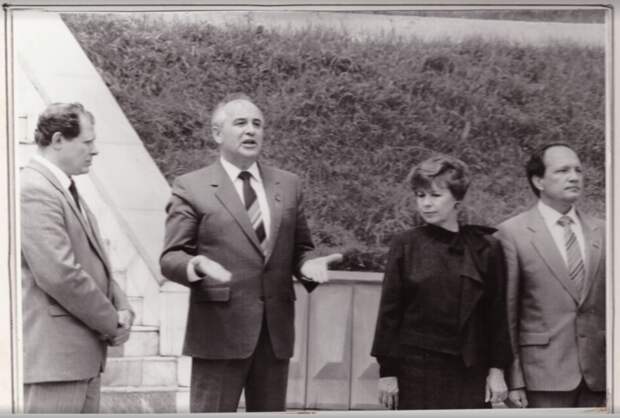 Михаил и Раиса Горбачёвы в Находке. 1986 г