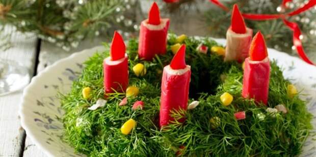 Новогодние салаты: Салат с крабовыми палочками &laquo;Рождественский венок&raquo;