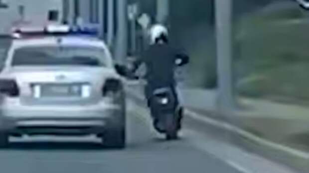 Задержание байкера / Кадр из видео: Amur Mash