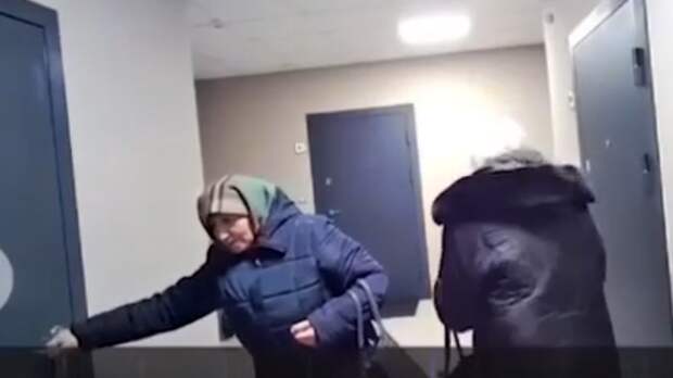 Двое упрямых дам в хиджабах дергали за все двери в подъезде: вот что они хотели