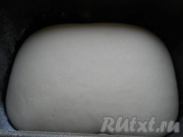 Я готовила тесто для беляшей в хлебопечке: поместить все продукты (кроме маргарина) в ведерко, согласно инструкции к вашей модели, и выставить режим 