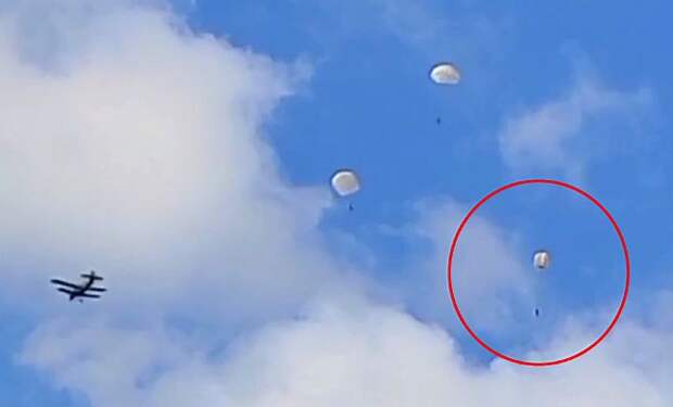 Девушка решила прыгнула с парашютом с высоты километр, но он не раскрылся. Избежать трагедии помог ветер