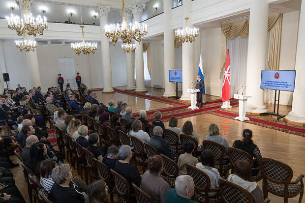 Губернатор Тульской области вручил награды семьям погибших участников СВО и военнослужащим