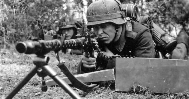 Почему избежал расплаты пулеметчик «Чудовище Омахи» — немец, убивший 2000 американцев