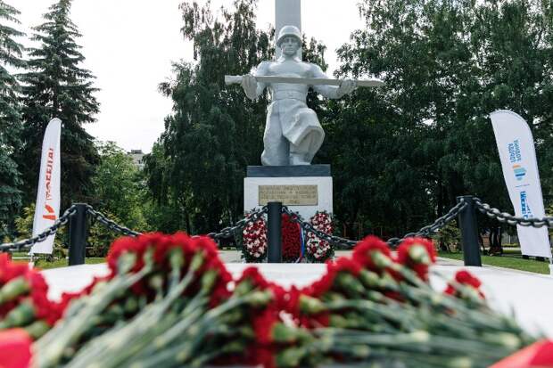 Московский НПЗ отреставрировал мемориалы Великой отечественной войны. Фото: Сергей Шинов