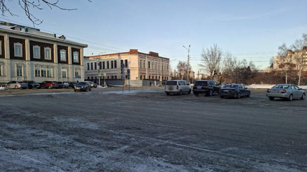 В Барнауле открыли движение на площади Свободы после демонтажа новогоднего городка