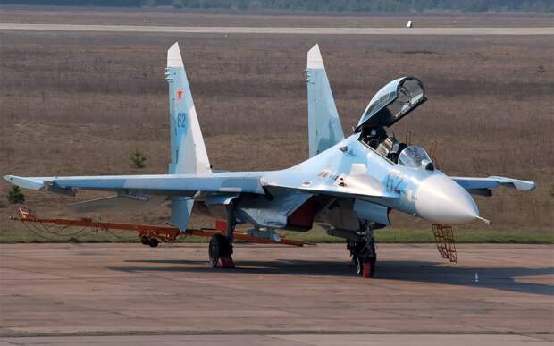 Истребитель Су-27, Россия. Источник изображения: http://komotoz.ru/