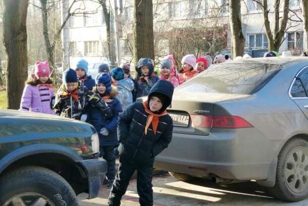 Сотрудники столичной Госавтоинспекции призывают быть внимательными при пересечении проезжей части Сотрудники столичной Госавтоинспекции призывают быть внимательными при пересечении проезжей части