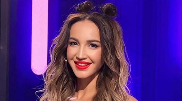 Бузова решила спеть гимн России на Параде Победы