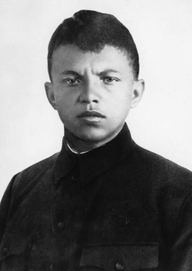 19-летний Саша Матросов и после смерти продолжал вести в бой. / ТАСС 19-летний Саша Матросов и после смерти продолжал вести в бой. / ТАСС