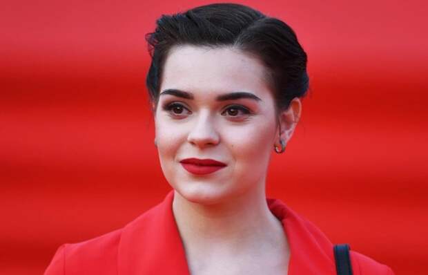 Ради сестры шла по льду: как Аделина Сотникова выиграла Олимпиаду и подарила Маше новое лицо