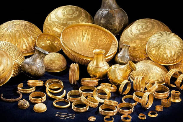 Trabajos de Prehistoria: в бронзовом кладе нашли украшения из метеоритного железа