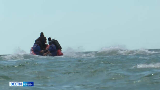 Туристов унесло в открытое море в Севастополе