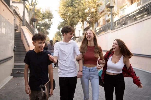 Психолог объяснила, как помочь подросткам завоевать уважение среди сверстников