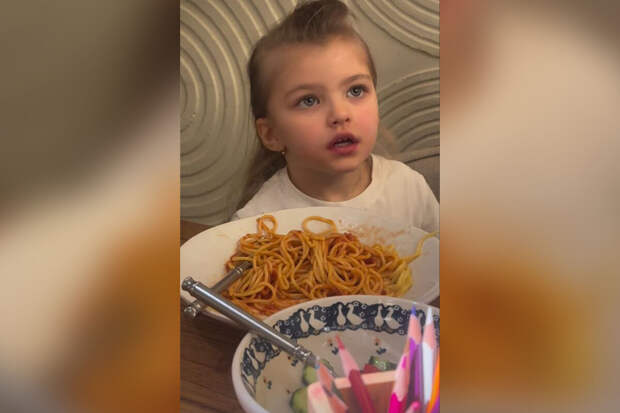 Актриса Таисия Вилкова поделилась редкими кадрами с пятилетней дочерью