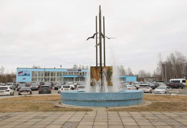 На привокзальной площади Северодвинска заработал фонтан