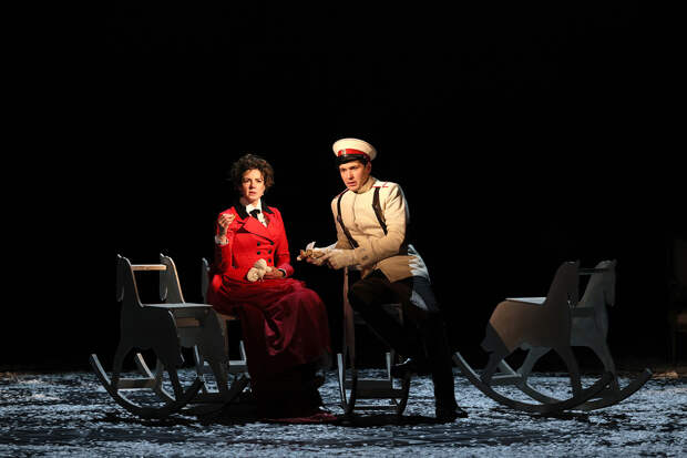 Сцена из спектакля «Анна Каренина»