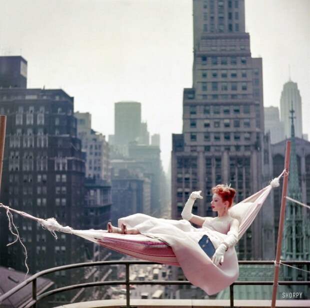 27. Актриса и танцовщица Гвен Верден, Нью-Йорк, 1953 г. 20 век, 20 век в цвете, 50-е, 50-е года, жизнь в Америке, жизнь в сша, старые фотографии, сша
