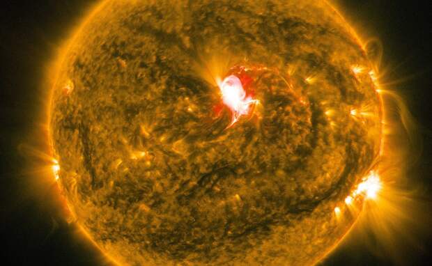 Солнечные вспышки класса X ударят по Земле опасными магнитными бурями 19-20 апреля