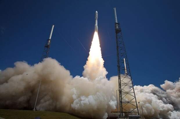 В США вновь отложили пуск ракеты Atlas V с военным спутником связи