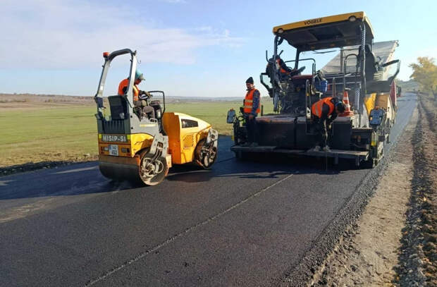 На региональных дорогах продолжаются ремонтные работы